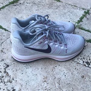 *NWOT* NIKE RUN EASY - NIKE ZOOM VOMERO 12